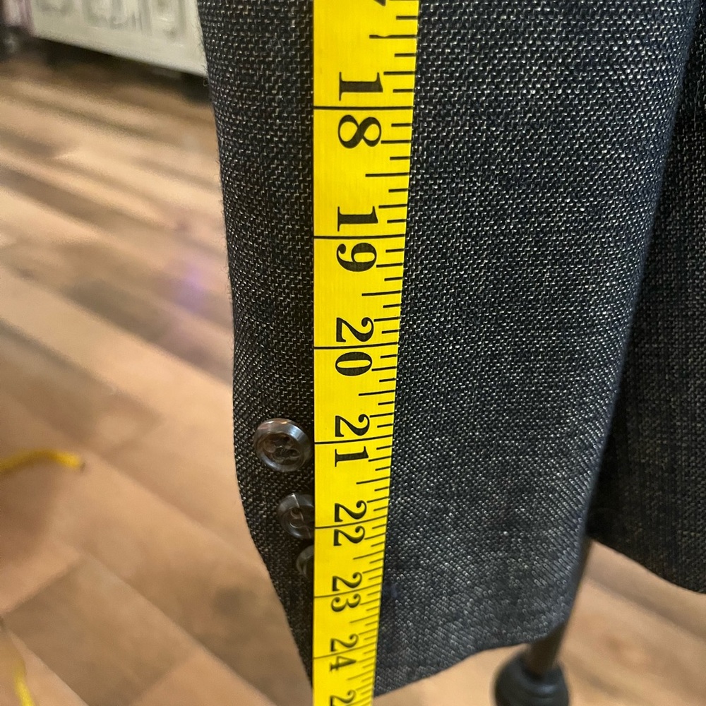 ESCADA Women Tailored Hourglass Blazer in Grey Wool - Picture 13 of 15